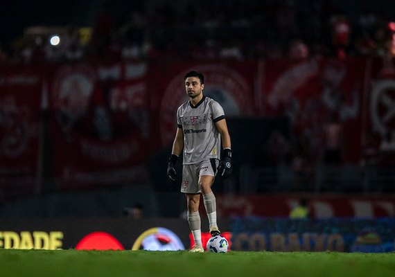 Em noite de Copa do Brasil, Matheus Albino completa 100 jogos pelo CRB