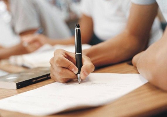 Exame para certificar conclusão de ensino médio será realizado em outubro