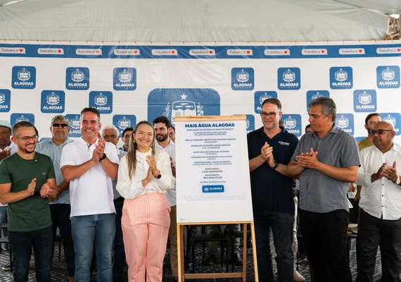 Governador entrega adutora, autoriza 12 km de asfalto e participa de inauguração de frigorífico em São Brás