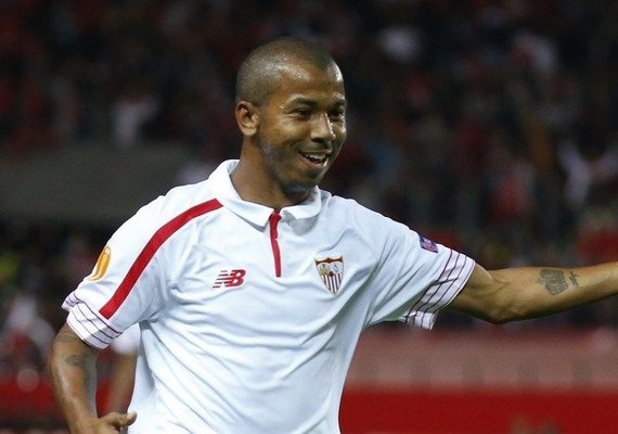 Lateral Mariano é chamado para vaga de Daniel Alves que está suspenso