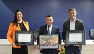 Câmara entrega comendas do Mérito Cívico a ex-gestores da LBV em Alagoas