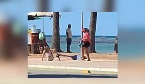 Criança cai de patinete elétrico na orla de Maceió e deixa local mancando