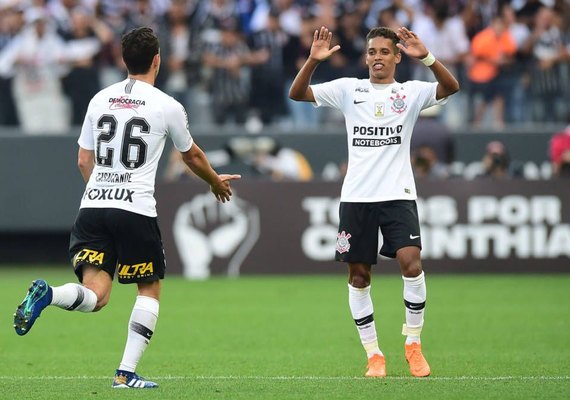 Corinthians domina Palmeiras e clássico segue alvinegro