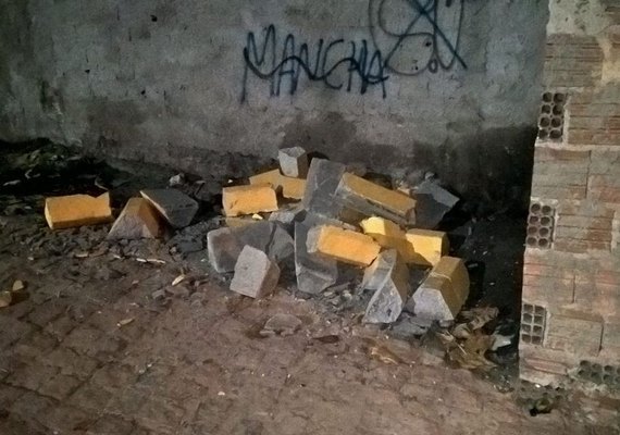 Sinalização recém-implantada no bairro de Cruz das Almas é alvo de vandalismo