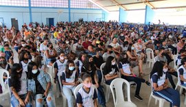 Prefeitura de Coruripe inicia entrega mais 12 mil kits de materiais escolares
