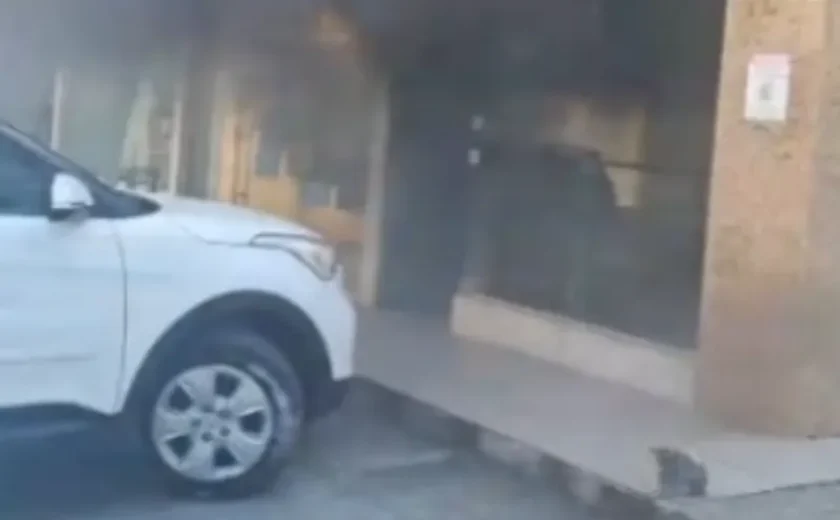 Loja de moda feminina pega fogo na Jatiúca