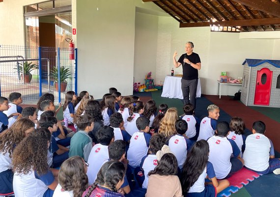 Advogado lança livro que trata de bullying e educação jurídica para crianças em Arapiraca