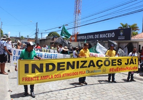 Moradores de bairros em Maceió afetados pela mineração protestam por indenizações