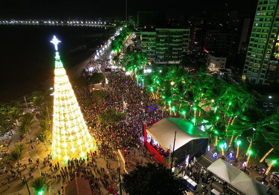 Natal de Todos Nós, que movimentará o turismo e a economia de Maceió, é aberto na orla da Ponta Verde