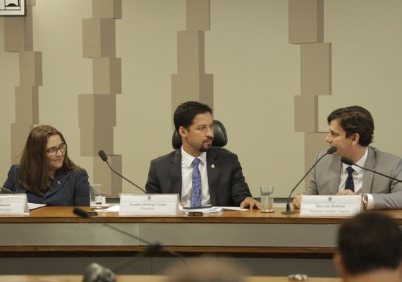 No Senado, deputado defende união de forças para coibir atuação de faculdades irregulares