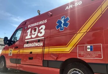 Motociclista fica ferido após colidir com cavalo e cair em ribanceira na BR-101