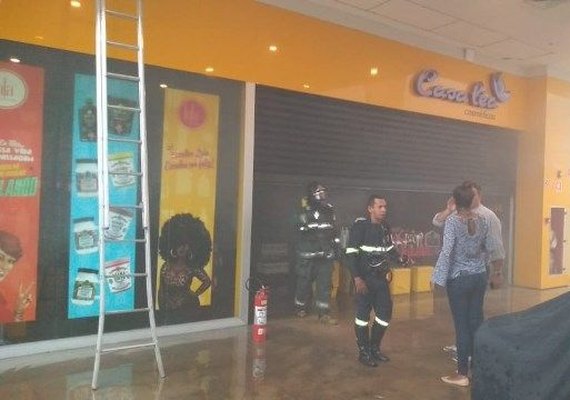 Incêndio atinge loja de shopping na parte alta de Maceió