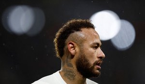 Cirurgia no tornozelo direito de Neymar 'correu muito bem', afirma PSG