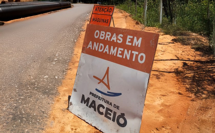 Obra de drenagem interdita trecho da Av. Roberto Mascarenhas Brito