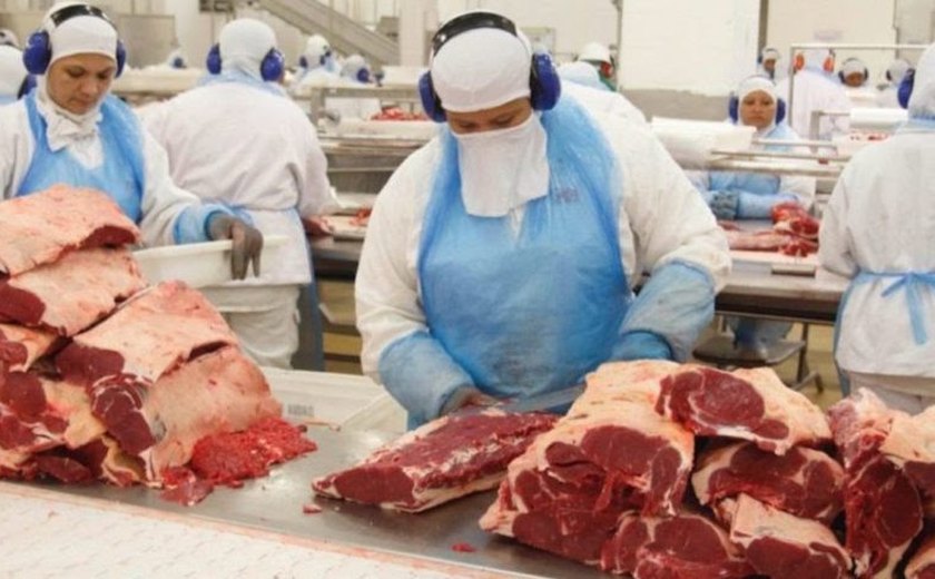 Mercado espera que a exportação de carne bovina do Brasil para China seja retomada este mês