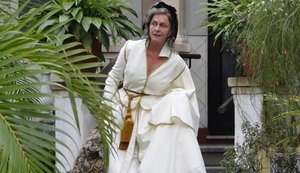 'Ti-Ti-Ti': Cecília foge da clínica e sai à procura de Victor Valentim