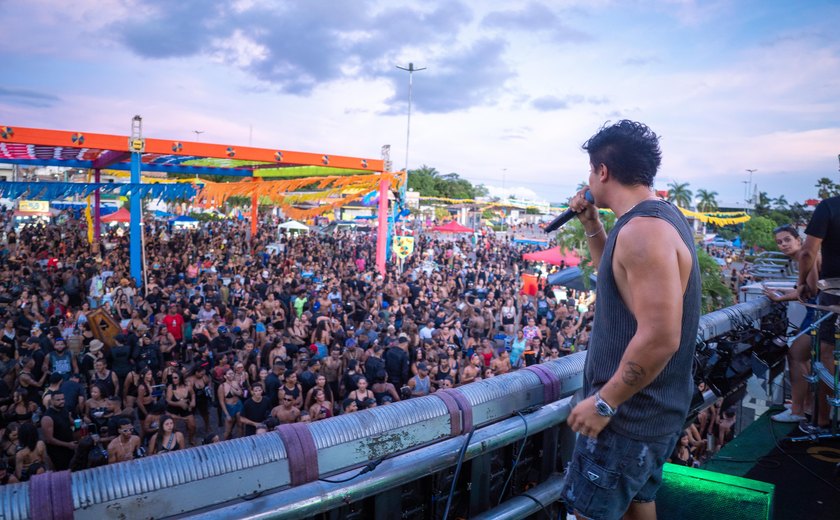 Murici consagra sucesso absoluto do Carnaval 2026 com o tradicional bloco “Tudo Azul”