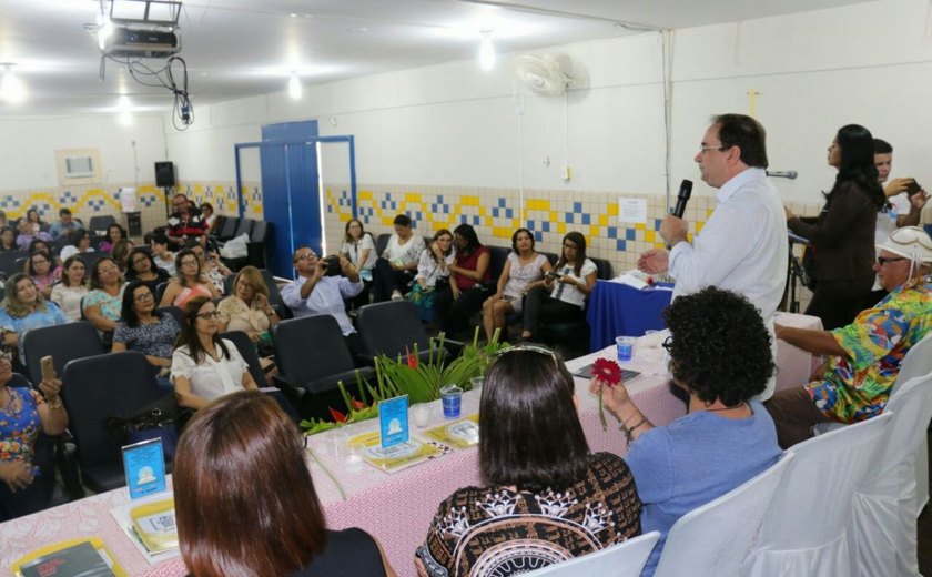 Luciano anuncia centro educacional e área de convivência para Arapiraca