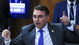 Missão pede investigação sobre filiação falsa de Flávio Bolsonaro ao partido
