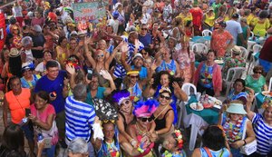 Primeira prévia carnavalesca do mercado, no histórico Mercado do Jaraguá, é um sucesso