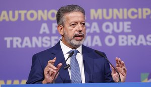 Arthur Lira participa da solenidade no Planalto e é reconhecido por papel central na lei que garante isenção de IR para 15 milhões de brasileiros