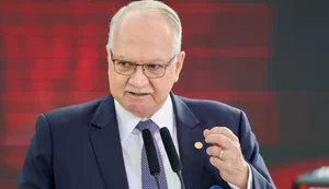 Fachin dá 5 dias para Mendonça e Gonet responderem acusação de Moraes