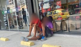 Moradores de rua usam faca para ameaçar funcionários de loja em Maceió