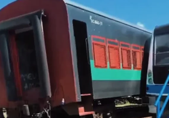 Trem sai dos trilhos e colide  na lateral de VLT na Estação Satuba