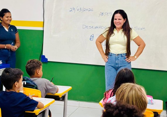 Barra de Santo Antônio: Prefeita Lívia Carla visita nova escola no povoado Santa Rosa
