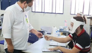 Luciano vota e agradece apoio e confiança do povo de Arapiraca