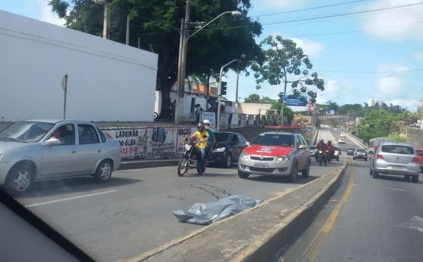 Homem é morto a tiros em trecho da Avenida Governador Afrânio Lages