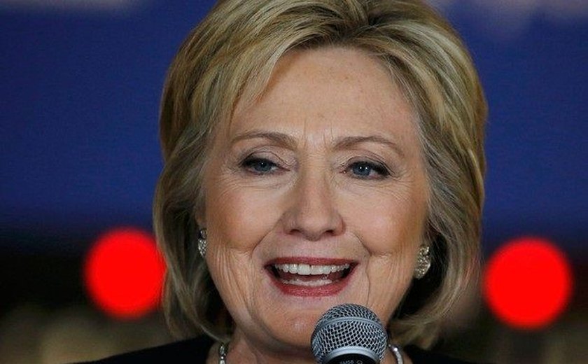 Após perder eleição, Hillary Clinton passeia em Nova York e é 'tietada'