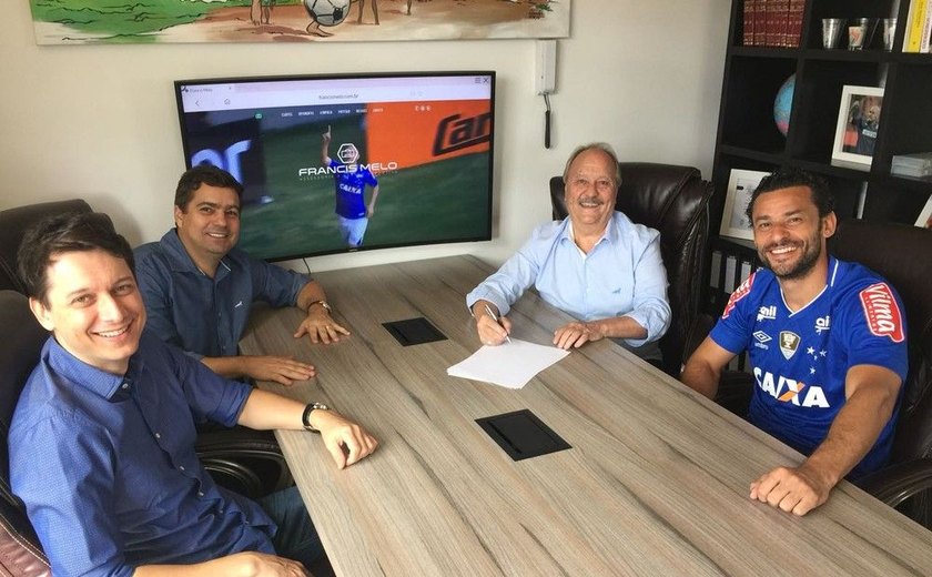 Cruzeiro acerta contratação do atacante Fred por três anos