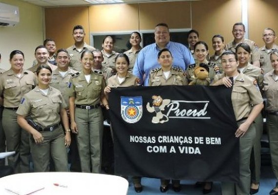 Proerd forma instrutores para curso direcionado a pais de alunos