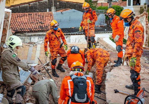 Bombeiros encontram 9ª vitima de desabamento em Fortaleza