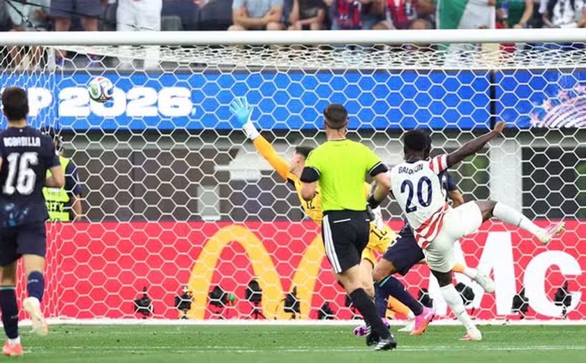 Estados Unidos sufocam Paraguai e goleiam por 4x1