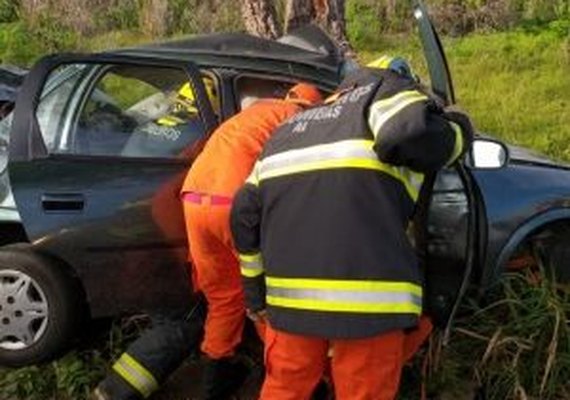 Duas pessoas morrem e seis ficam feridas em grave acidente na AL-101 Sul