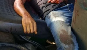 Corpo é encontrado dentro de veículo com perfurações de arma branca