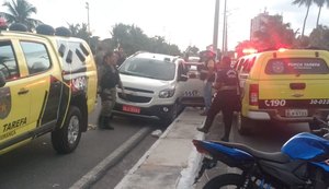 Taxista é executado em Jaraguá; classe fecha avenida e suspeita é presa