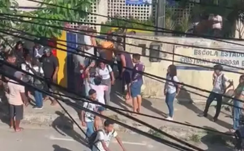 Estudante esfaqueia três colegas dentro de escola em Pernambuco