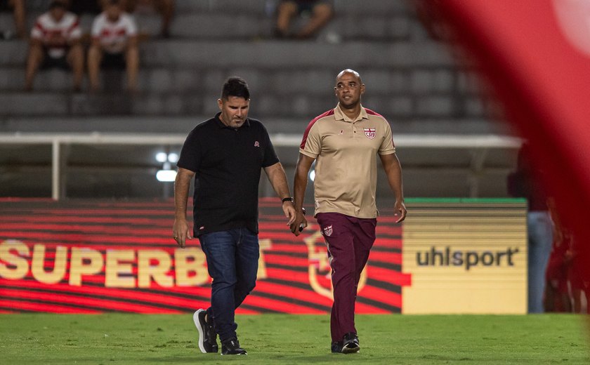 Eduardo Barroca destaca 'comportamento impecável' do ﻿CRB no Rei Pelé