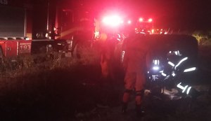 Mulher de 29 anos capota veículo em Coqueiro Seco e fica presa às ferragens