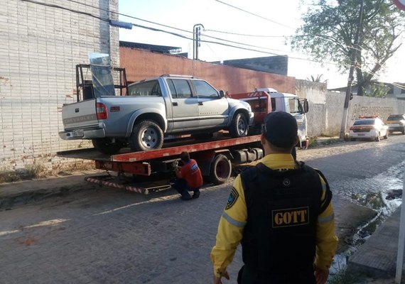 Agentes da SMTT coíbem estacionamento irregular em Maceió