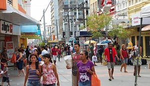 Shoppings e supermercados abrem durante a Semana Santa em Maceió