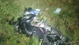 Acidente deixa passageiro morto e motociclista ferido na AL-487
