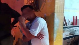 Motorista embriagado sobe em calçada com veículo e atropela mulher sentada