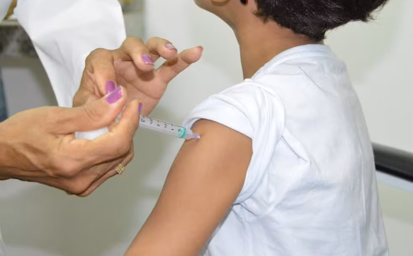 Nova vacina contra pneumonia e meningite começa a ser aplicada no SUS; veja quem pode receber