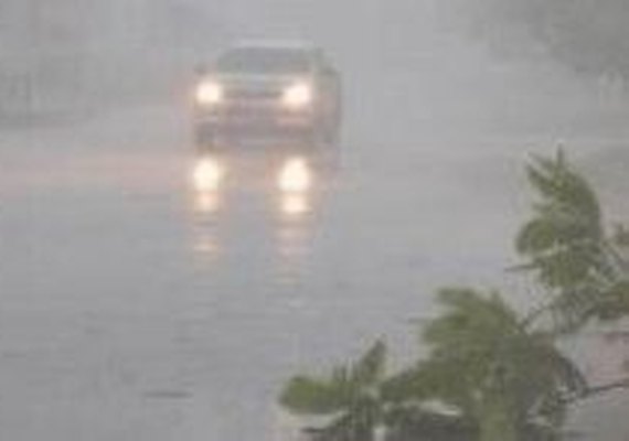 Temporal provoca alagamento em várias cidades no Sertão de Alagoas