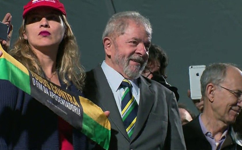 Após depor a Moro, Lula discursa em ato político no centro de Curitiba