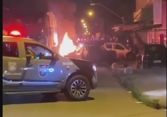 Após perseguição, policiais ficam feridos e suspeito morre carbonizado em veículo